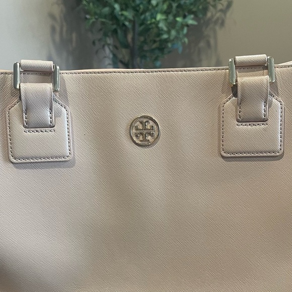 Tory Burch Robinson Tote Nude Bag - Picture 9 of 16
